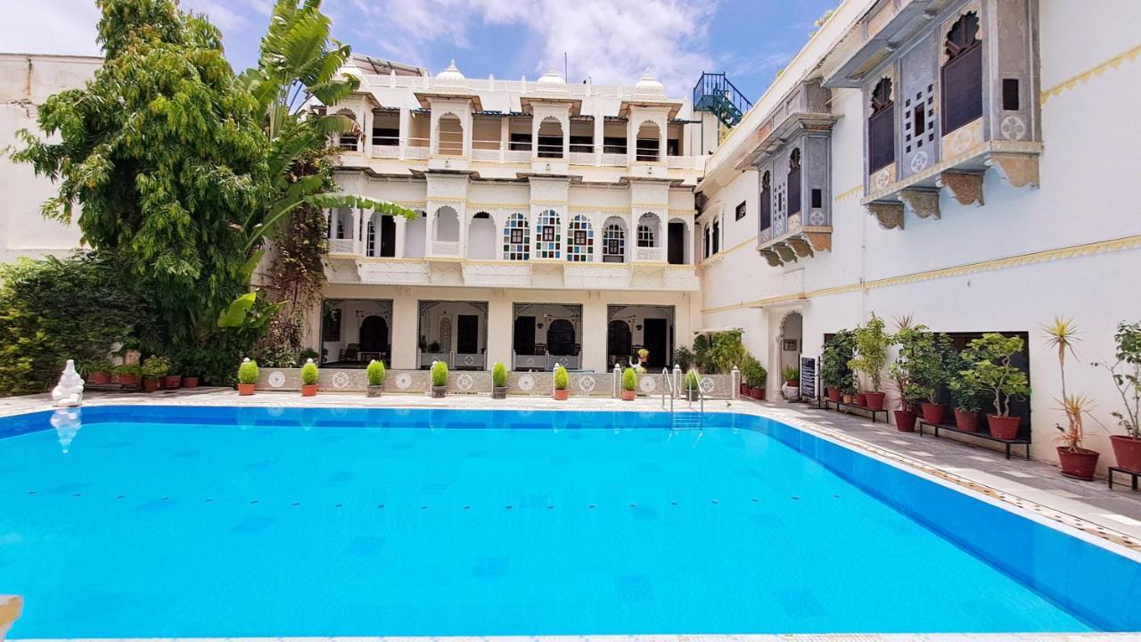 Hotel Mahendra Prakash à Udaipur Extérieur photo