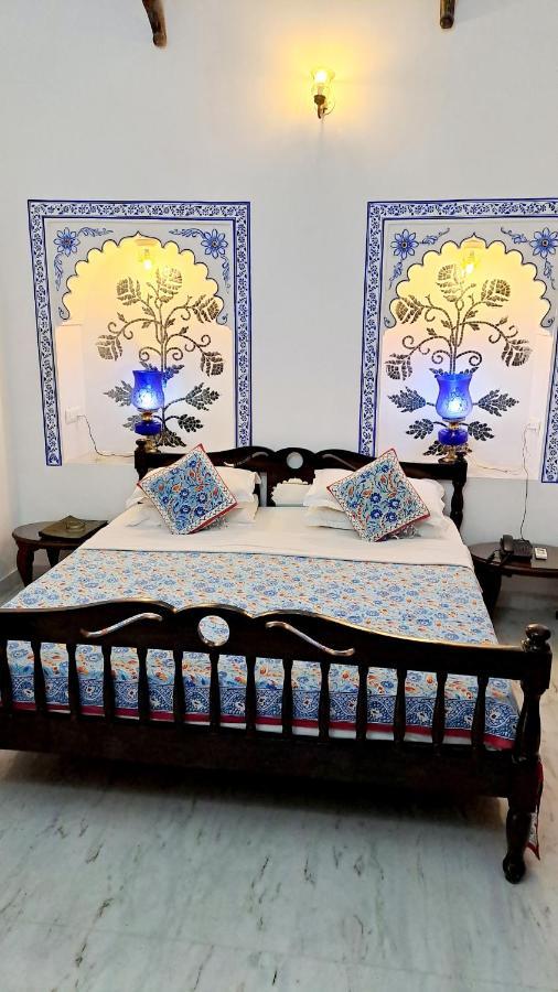 Hotel Mahendra Prakash à Udaipur Extérieur photo