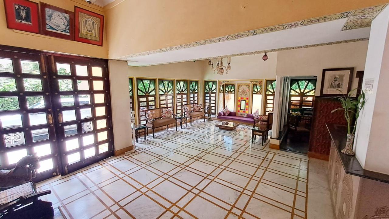 Hotel Mahendra Prakash à Udaipur Extérieur photo