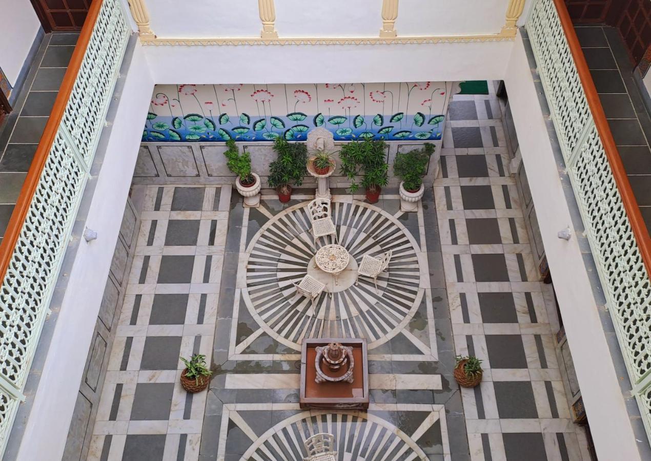 Hotel Mahendra Prakash à Udaipur Extérieur photo