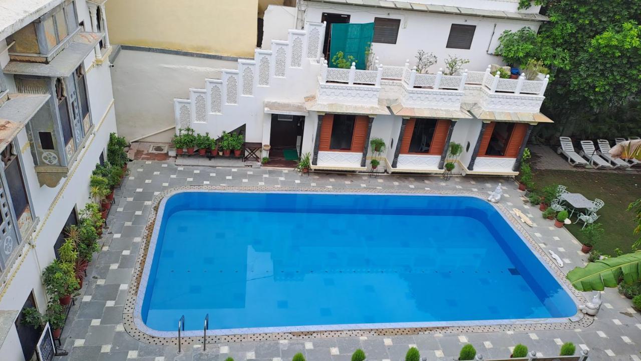 Hotel Mahendra Prakash à Udaipur Extérieur photo