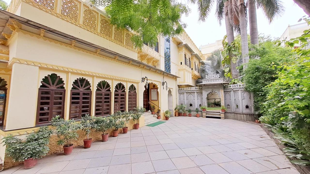 Hotel Mahendra Prakash à Udaipur Extérieur photo