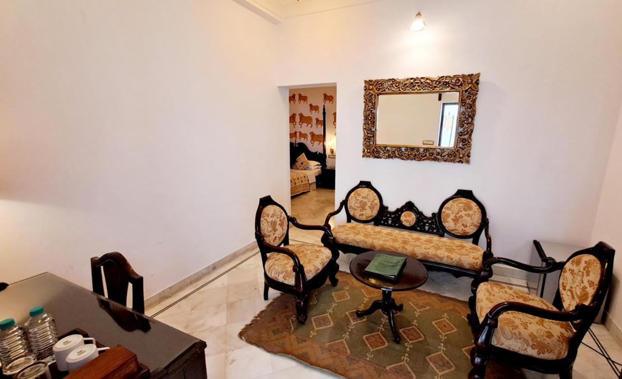 Hotel Mahendra Prakash à Udaipur Extérieur photo