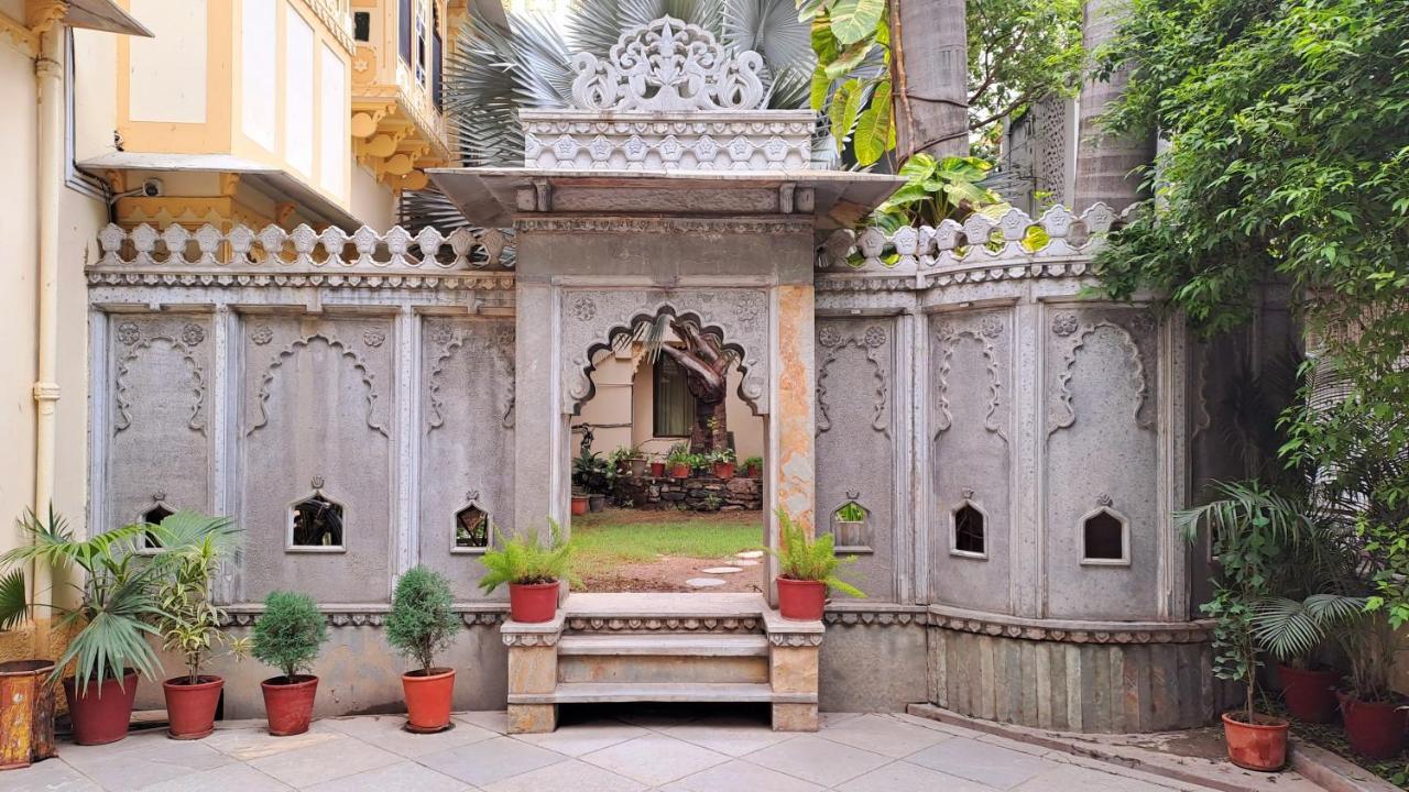 Hotel Mahendra Prakash à Udaipur Extérieur photo