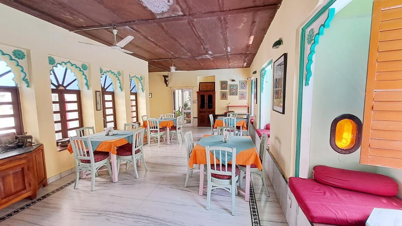 Hotel Mahendra Prakash à Udaipur Extérieur photo