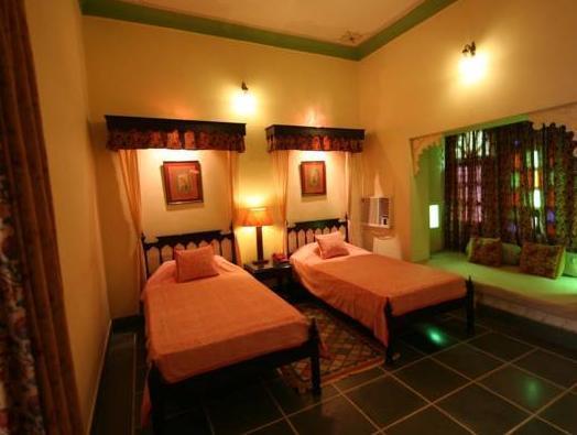 Hotel Mahendra Prakash à Udaipur Extérieur photo