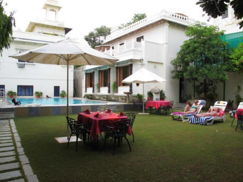 Hotel Mahendra Prakash à Udaipur Extérieur photo