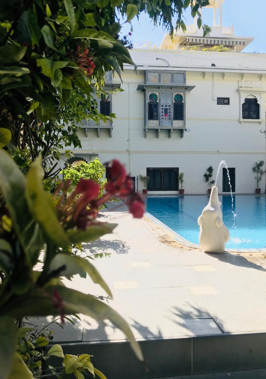 Hotel Mahendra Prakash à Udaipur Extérieur photo